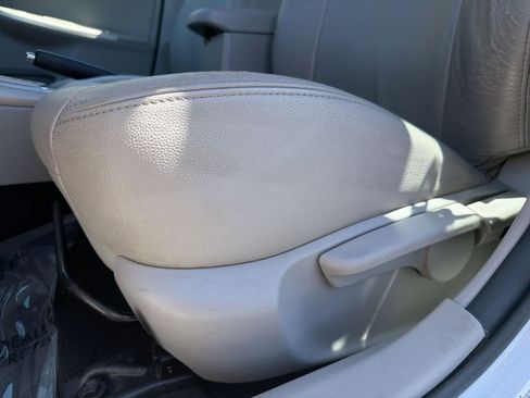 Used 2013 Toyota Corolla LE FWD image 18