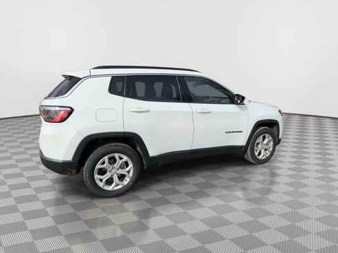 Used 2024 Jeep Compass Latitude AWD/4WD image 8