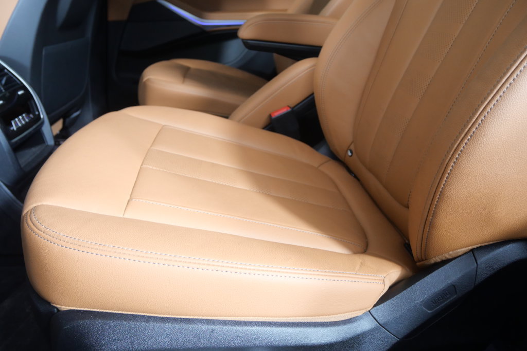 Used 2022 BMW X7 xDrive40i w/ Premium Package AWD/4WD image 15