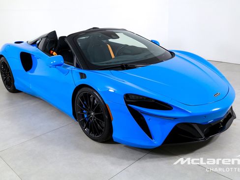 New 2025 McLaren Artura Spider image 4