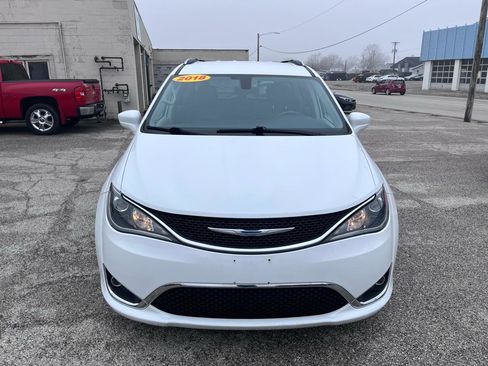 Used 2018 Chrysler Pacifica Touring-L image 8