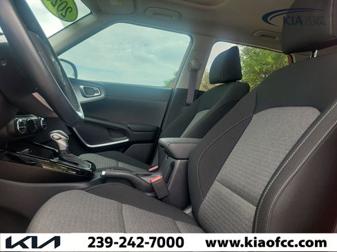 Used 2025 Kia Soul EX FWD image 26
