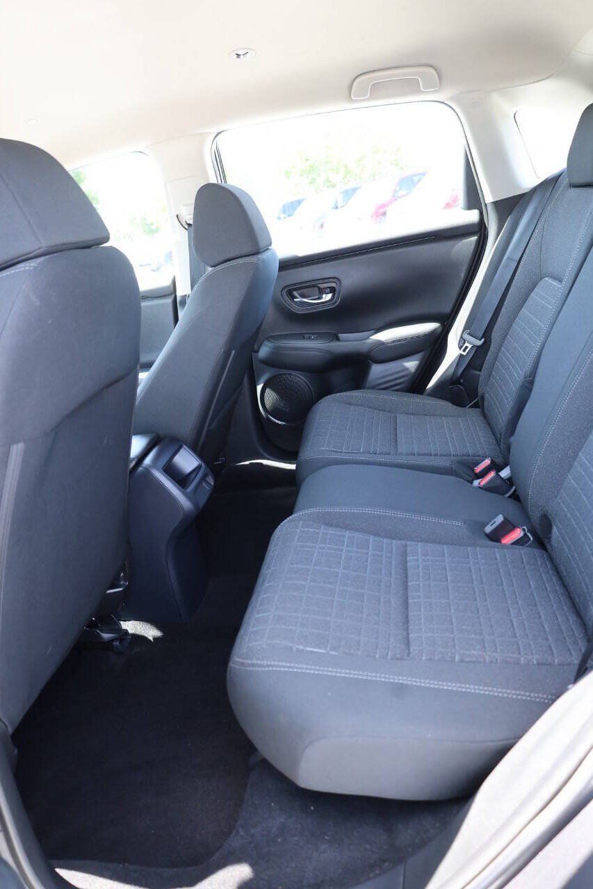Used 2023 Honda HR-V LX image 17