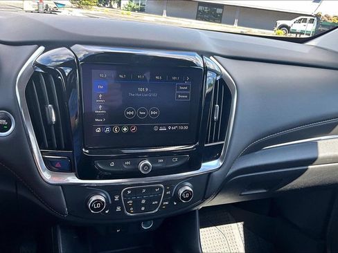 Used 2021 Chevrolet Traverse LT FWD image 32