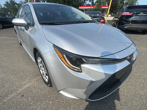 Used 2023 Toyota Corolla LE FWD image 3