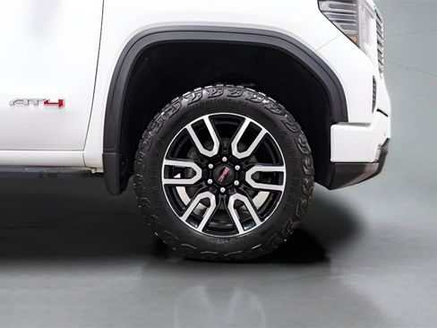 Used 2022 GMC Sierra 1500 AT4 w/ AT4 Premium Package image 7