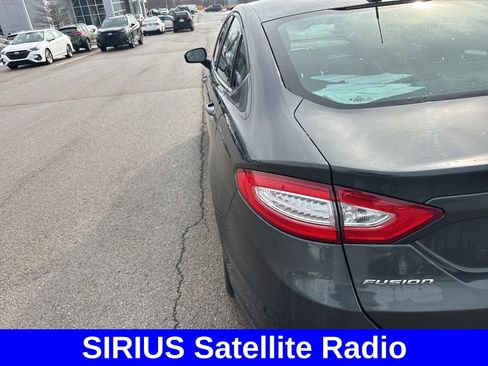 Used 2015 Ford Fusion SE image 4