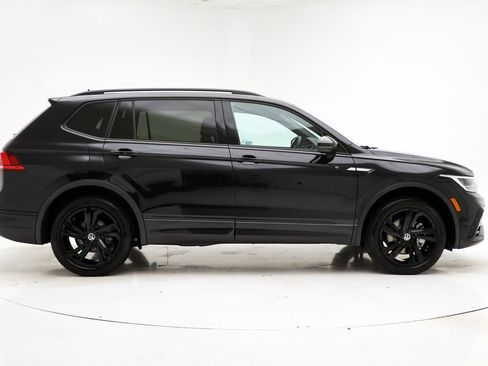Used 2024 Volkswagen Tiguan SE R-Line image 2