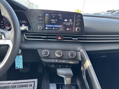 Used 2023 Hyundai Elantra SE FWD image 26