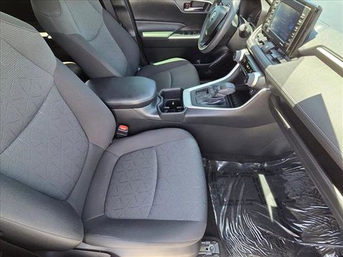 Certified 2022 Toyota RAV4 XLE w/ Carpet Mat Package (TMS) FWD image 19