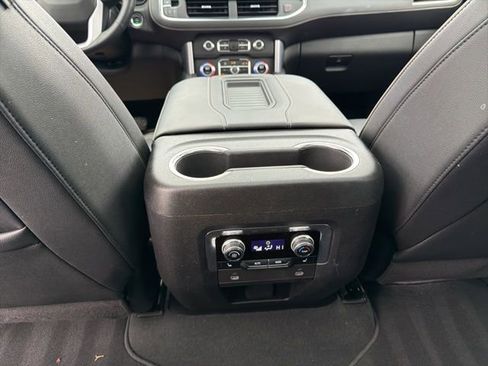Used 2023 GMC Yukon XL SLT w/ SLT Premium Package image 23