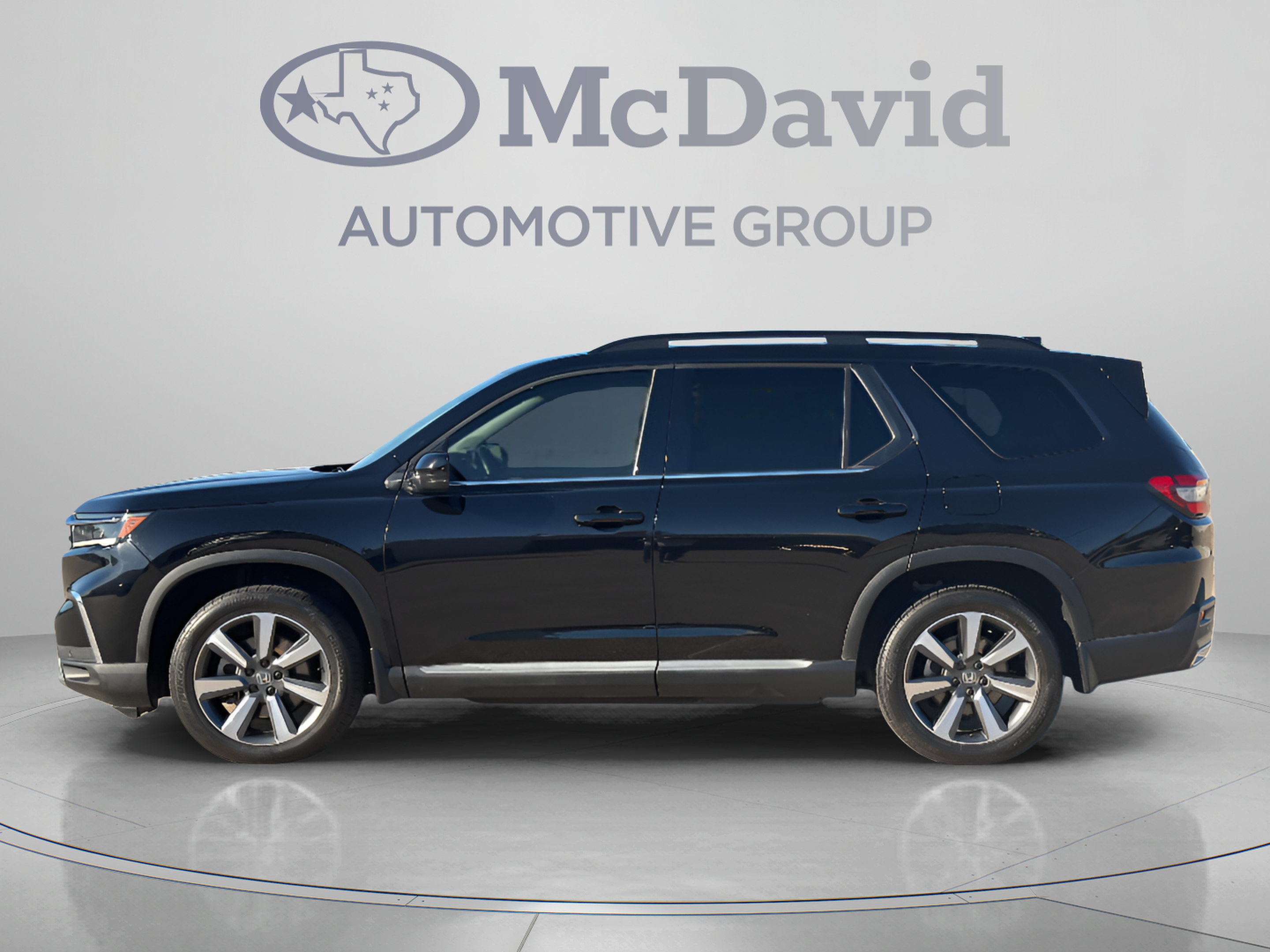 Used 2025 Honda Pilot Touring image 2