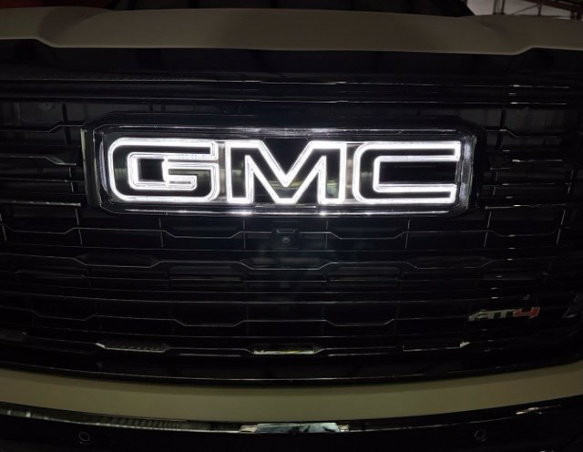 Used 2026 GMC Yukon XL AT4 w/ AT4 Premium Plus Package AWD/4WD image 10