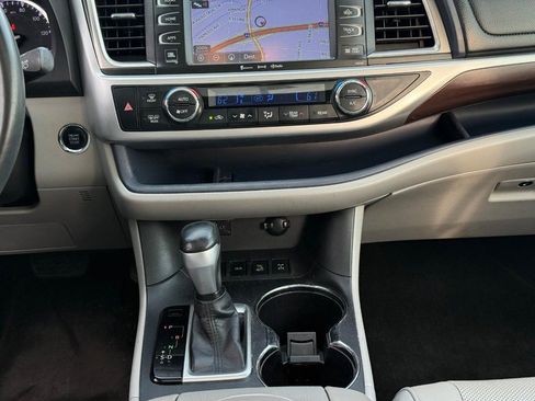 Used 2016 Toyota Highlander Limited AWD/4WD image 17