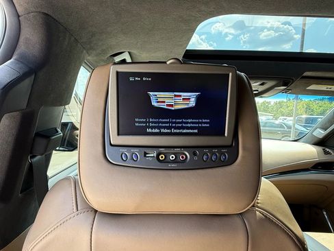 Used 2019 Cadillac Escalade Platinum image 37