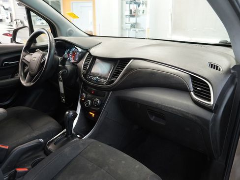 Used 2018 Chevrolet Trax LS w/ LPO, Protection Package FWD image 33