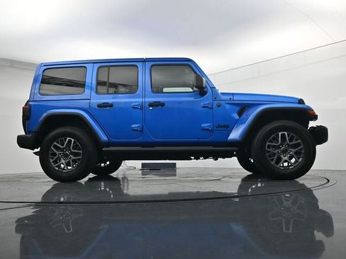 Used 2025 Jeep Wrangler Unlimited Sahara AWD/4WD image 39