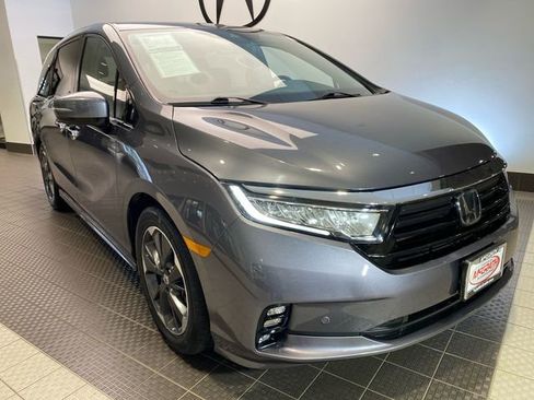 Used 2023 Honda Odyssey Elite image 2