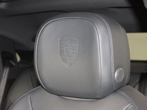 Used 2025 Porsche Cayenne Coupe image 19