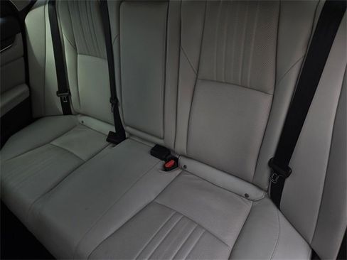 Used 2018 Honda Accord Touring image 12