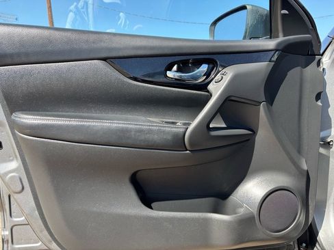 Used 2018 Nissan Rogue Sport SV image 11