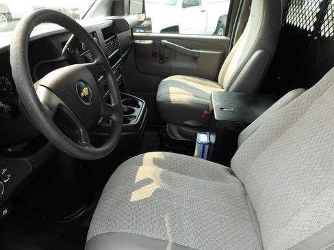 Used 2016 Chevrolet Express 2500 RWD image 13