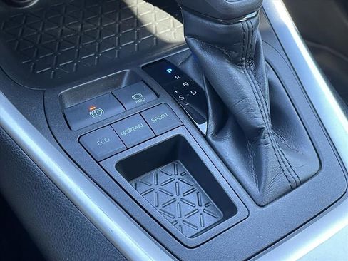 Used 2022 Toyota RAV4 LE image 13