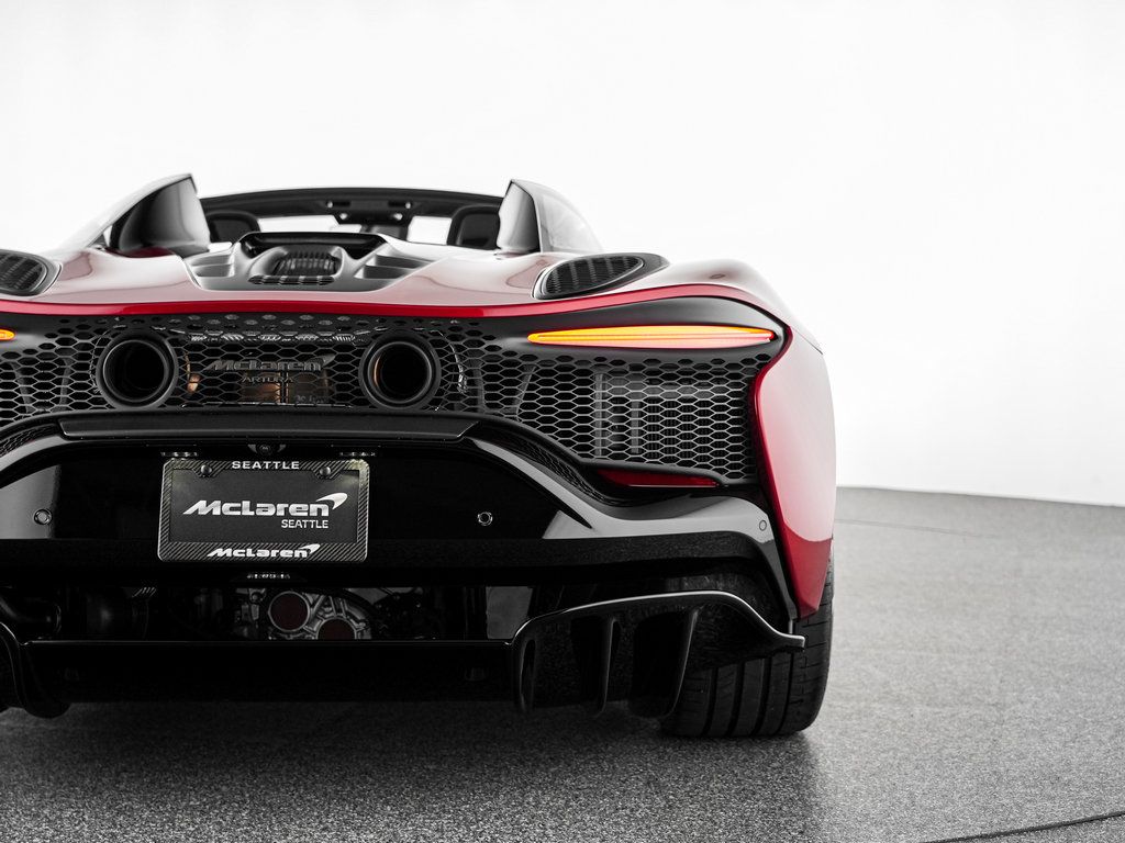 Used 2025 McLaren Artura Spider RWD image 41