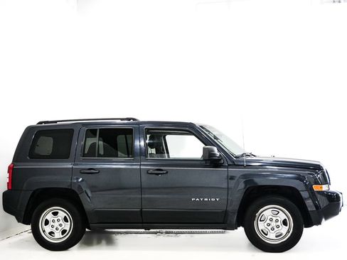 Used 2016 Jeep Patriot Sport w/ Power Value Group FWD image 4