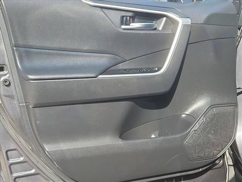 Used 2022 Toyota RAV4 XLE AWD/4WD image 10