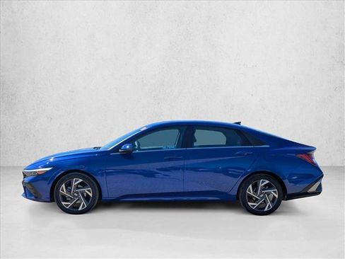 Used 2024 Hyundai Elantra SEL w/ Convenience Package FWD image 9