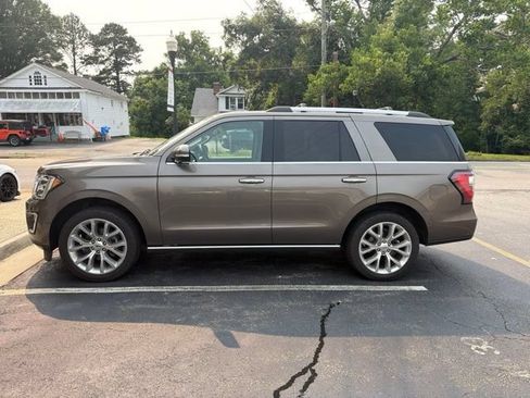 Used 2018 Ford Expedition Limited w/ Equipment Group 302A AWD/4WD image 4