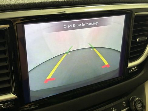 Used 2023 Chrysler Pacifica Touring-L FWD image 34