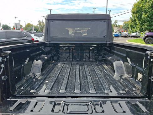 Used 2023 Jeep Gladiator Sport AWD/4WD image 18