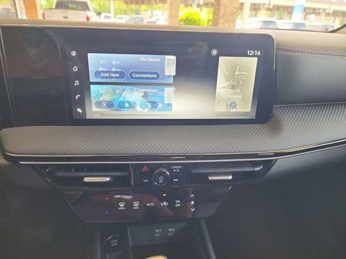 Used 2025 Nissan Kicks SR AWD/4WD image 17