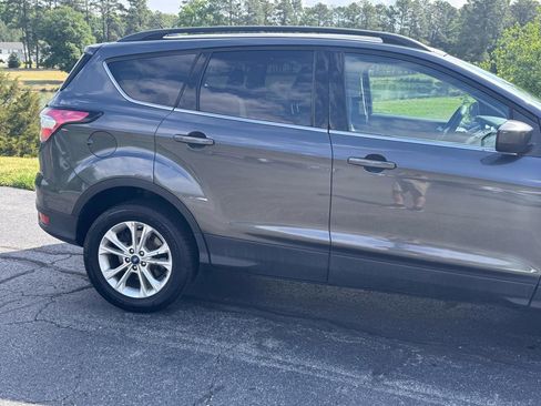 Used 2018 Ford Escape SE FWD image 30
