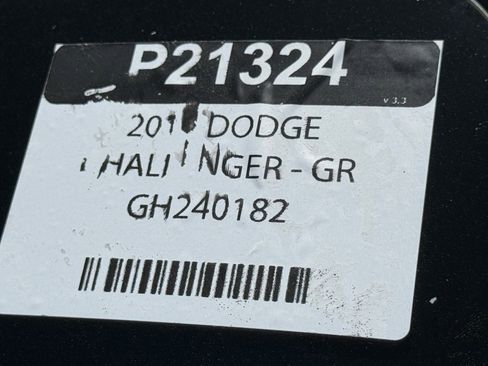 Used 2016 Dodge Challenger SXT RWD image 29