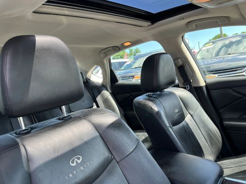 Used 2011 INFINITI M37 x w/ Premium Pkg image 18
