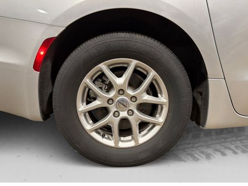 Used 2024 Chrysler Pacifica Touring-L FWD image 51
