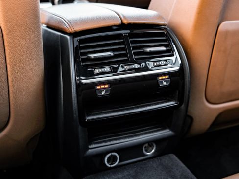 Used 2018 BMW 540i xDrive image 40