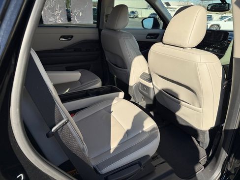 Used 2022 Nissan Pathfinder SL w/ SL Premium Package image 32