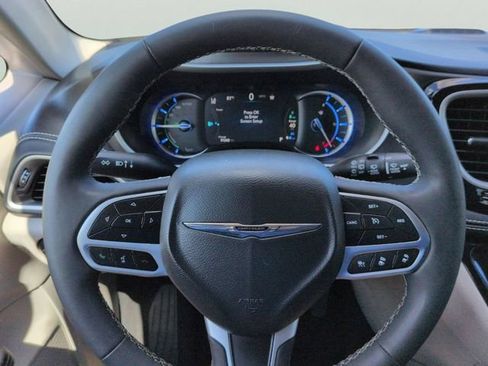 Used 2024 Chrysler Pacifica Limited FWD image 27