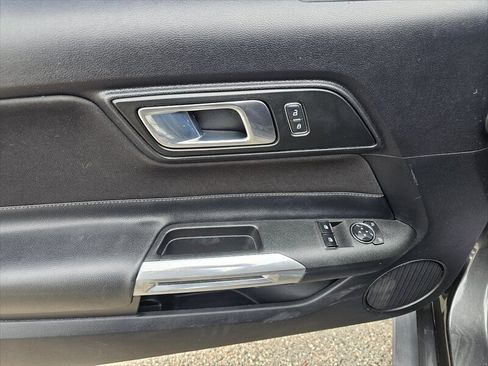 Used 2018 Ford Mustang GT RWD image 18