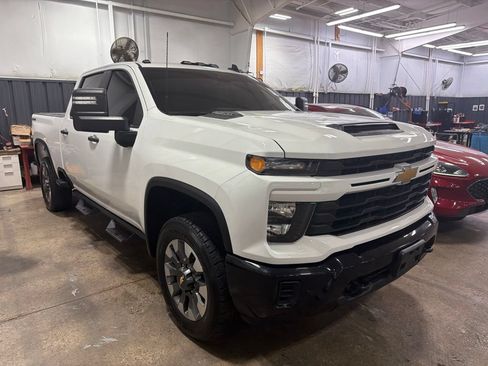 Used 2024 Chevrolet Silverado 2500 Custom w/ Custom Value Package AWD/4WD image 3