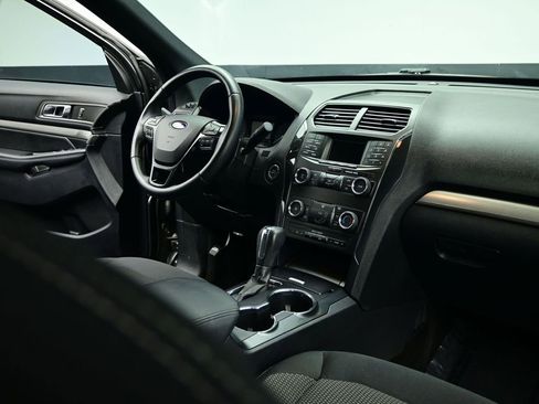 Used 2019 Ford Explorer XLT image 68