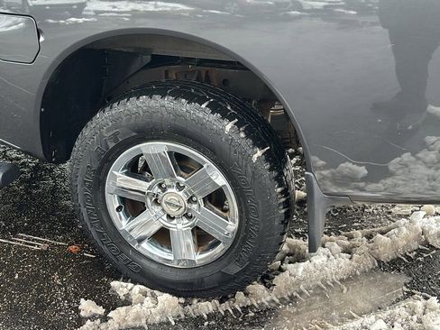 Used 2012 Nissan Titan SV w/ SV Value Truck Pkg image 9