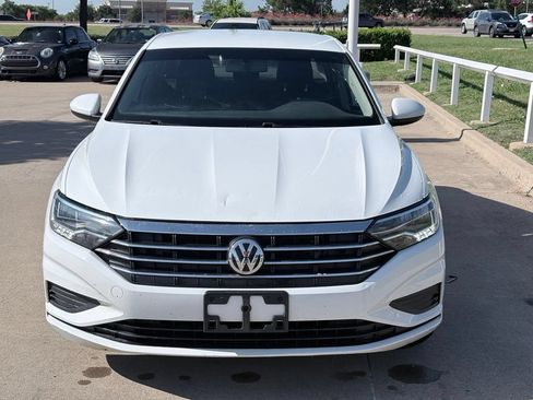 Used 2021 Volkswagen Jetta SE FWD image 2