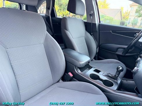 Used 2017 Kia Sorento FWD image 9