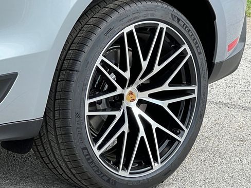 New 2026 Porsche Macan AWD/4WD image 12