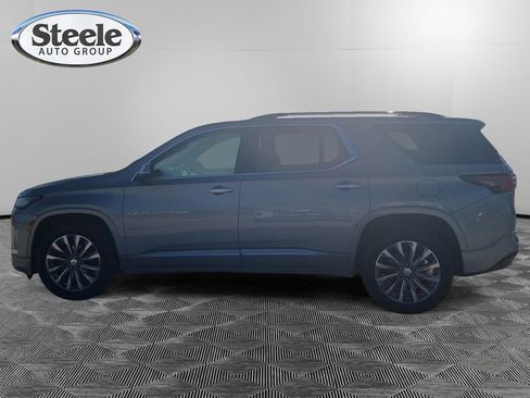 Used 2023 Chevrolet Traverse Premier image 2